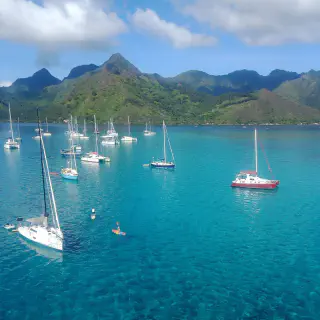 Autre vue du voilier Mitiway au mouillage